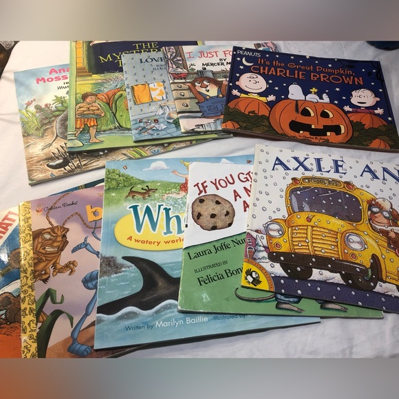 Collection of 10 Children’s soft cover Books: peanuts , Robert Munsch, Disney - Picture 1 of 11